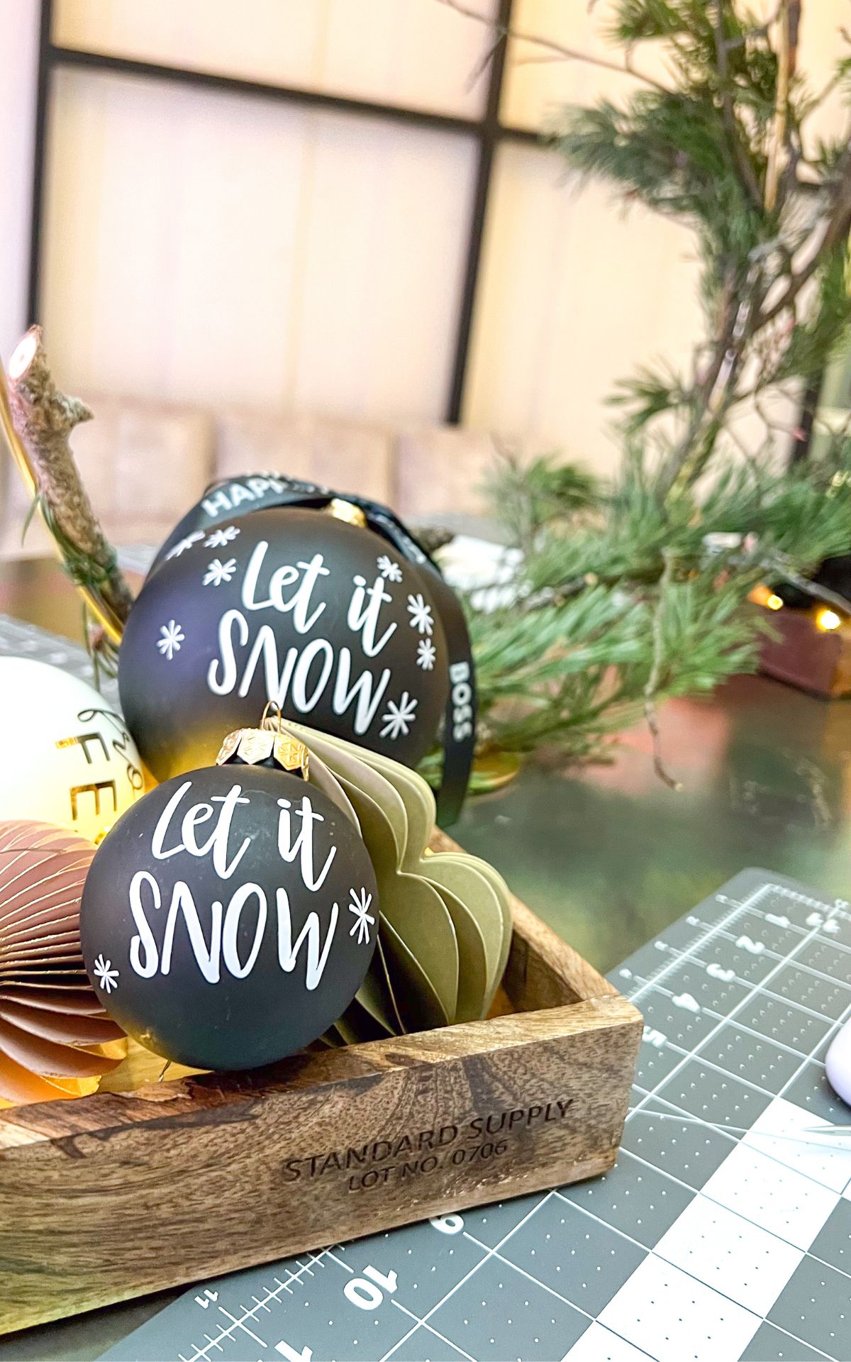Eine Pause vom Arbeitsalltag schaffen, Geschenke für die Liebsten gestalten, gemeinsam kreativ sein: DIY Workshops für HUGO BOSS Mitarbeiter*innen in Metzingen.