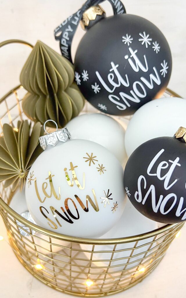Weihnachtskugeln selbst gestalten: Individuelle Baumkugeln mit Lettering & mehr | Kati Make It!