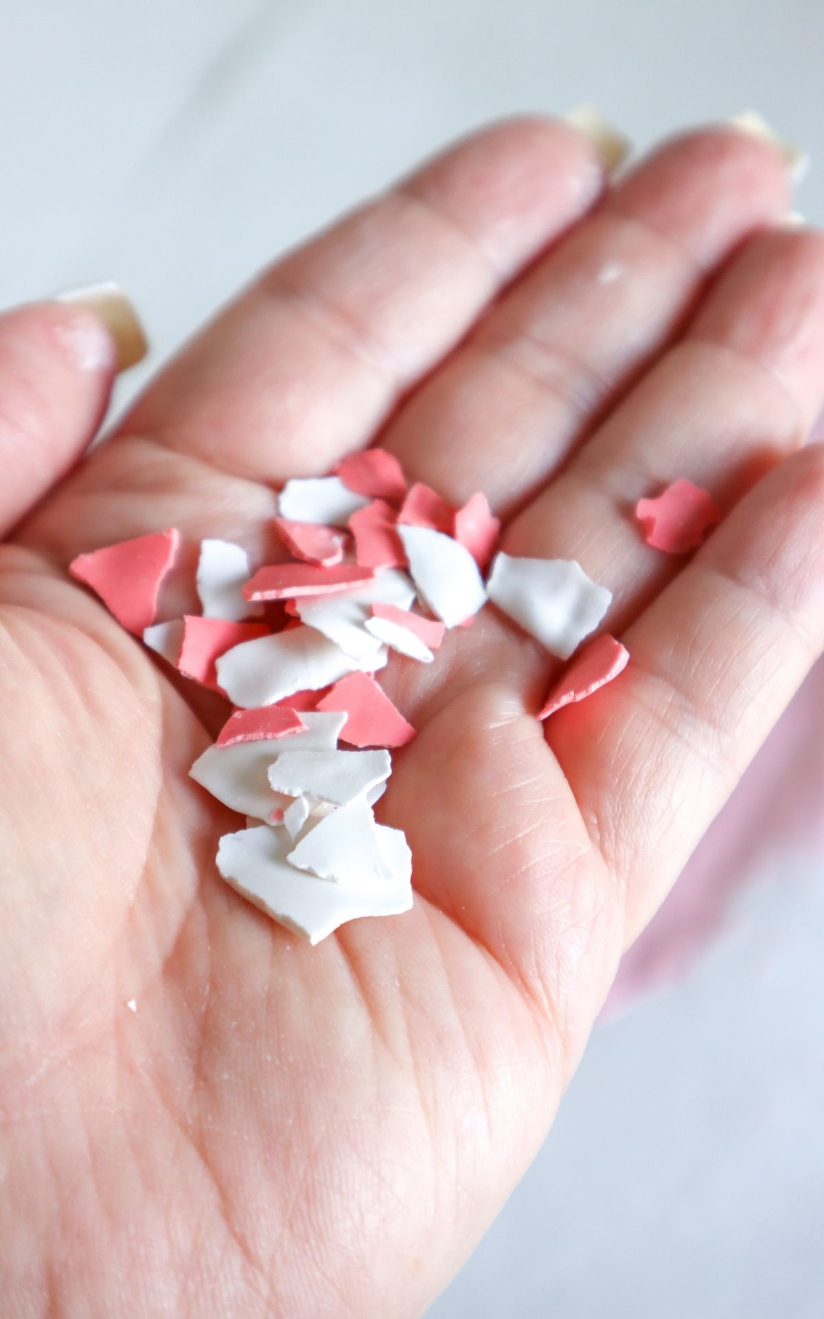 Super Alternative zu Raysin, Gips & Beton: Formen gießen mit Jesmonite! ➢ Alle Infos und Schritt-für-Schritt-Anleitung zur ökofreundlichen Gießmasse für DIY Begeisterte | Terrazzo Chips