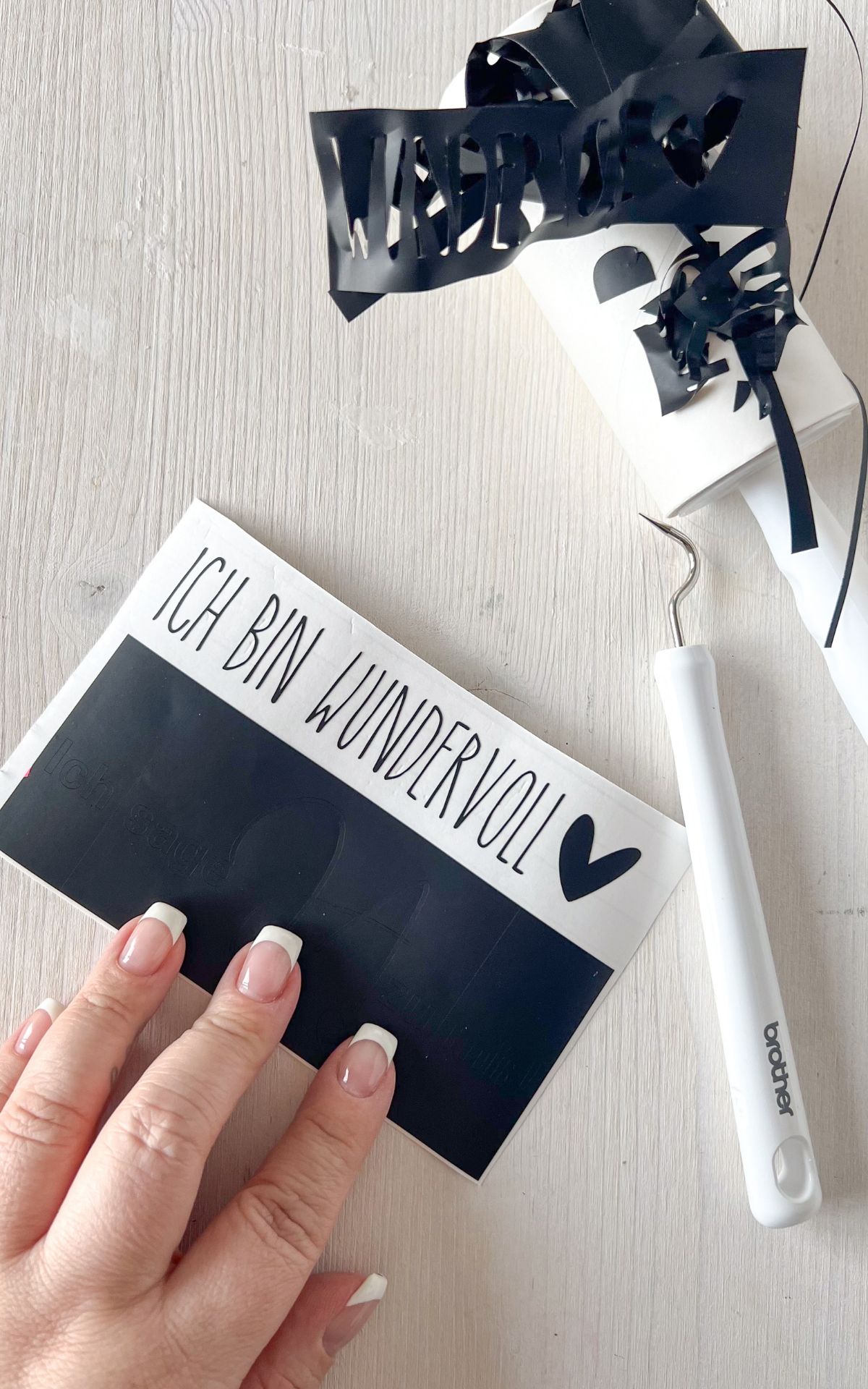 Selbstliebe zum Valentinstag: Pimp your Spiegel mit Sprüchen für mehr Selbstliebe |  Das besondere Valentinstags-DIY inkl. 30 Tage Self-Care-Challenge & Affirmationen für deinen Spiegel + mehr Plotter Ideen mit Brother ScanNCut Schneideplotter