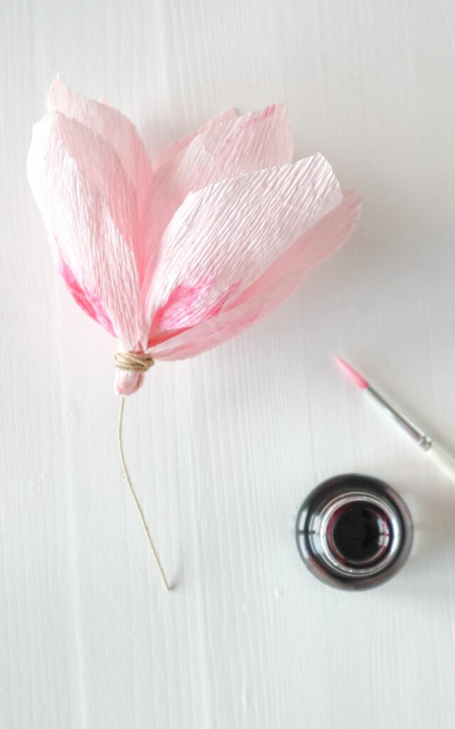  Blumen aus Krepppapier basteln: Diese Magnolien verwelken nie! 