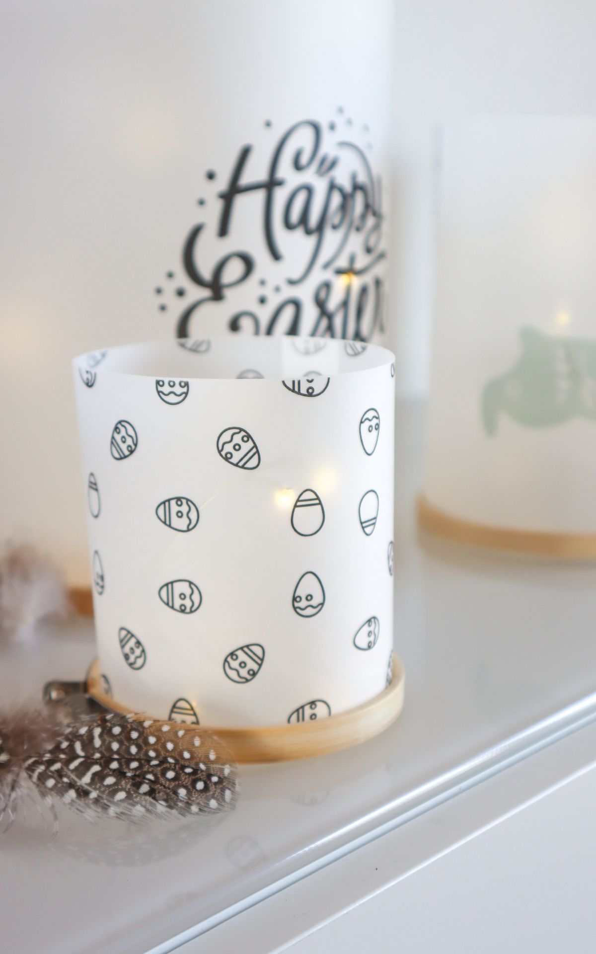Windlichter für Ostern basteln: Anleitung + Vorlagen (DIY bekannt aus SWR Kaffee oder Tee) | Hoppelhas & Co.: So einfach bastelst du zauberhafte Windlichter für Ostern für deine Osterdeko oder fürs Kinderzimmer. Schritt-für-Schritt-Anleitung + Vorlagen