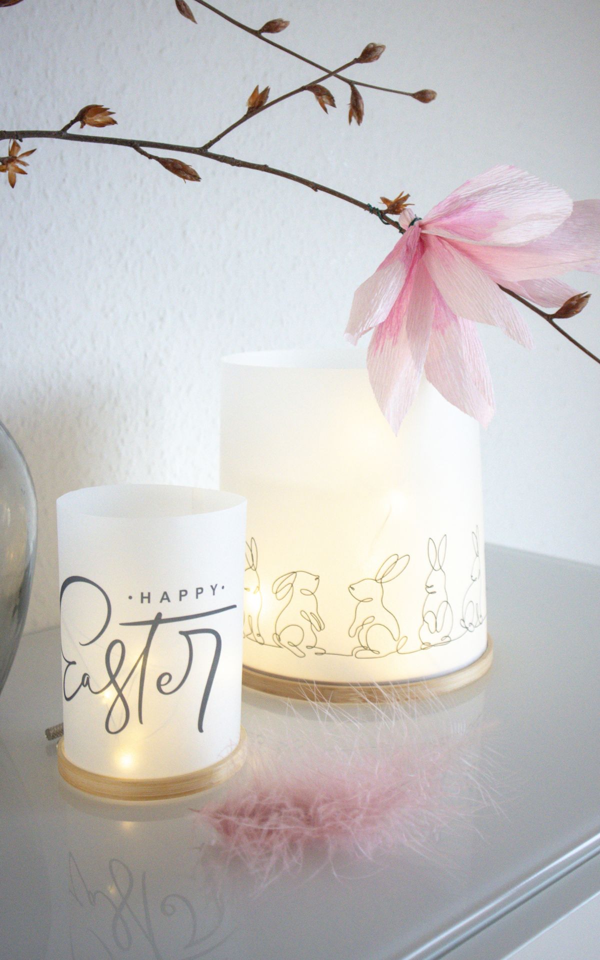 Windlichter für Ostern basteln: Anleitung + Vorlagen (DIY bekannt aus SWR Kaffee oder Tee) | Hoppelhas & Co.: So einfach bastelst du zauberhafte Windlichter für Ostern für deine Osterdeko oder fürs Kinderzimmer. Schritt-für-Schritt-Anleitung + Vorlagen