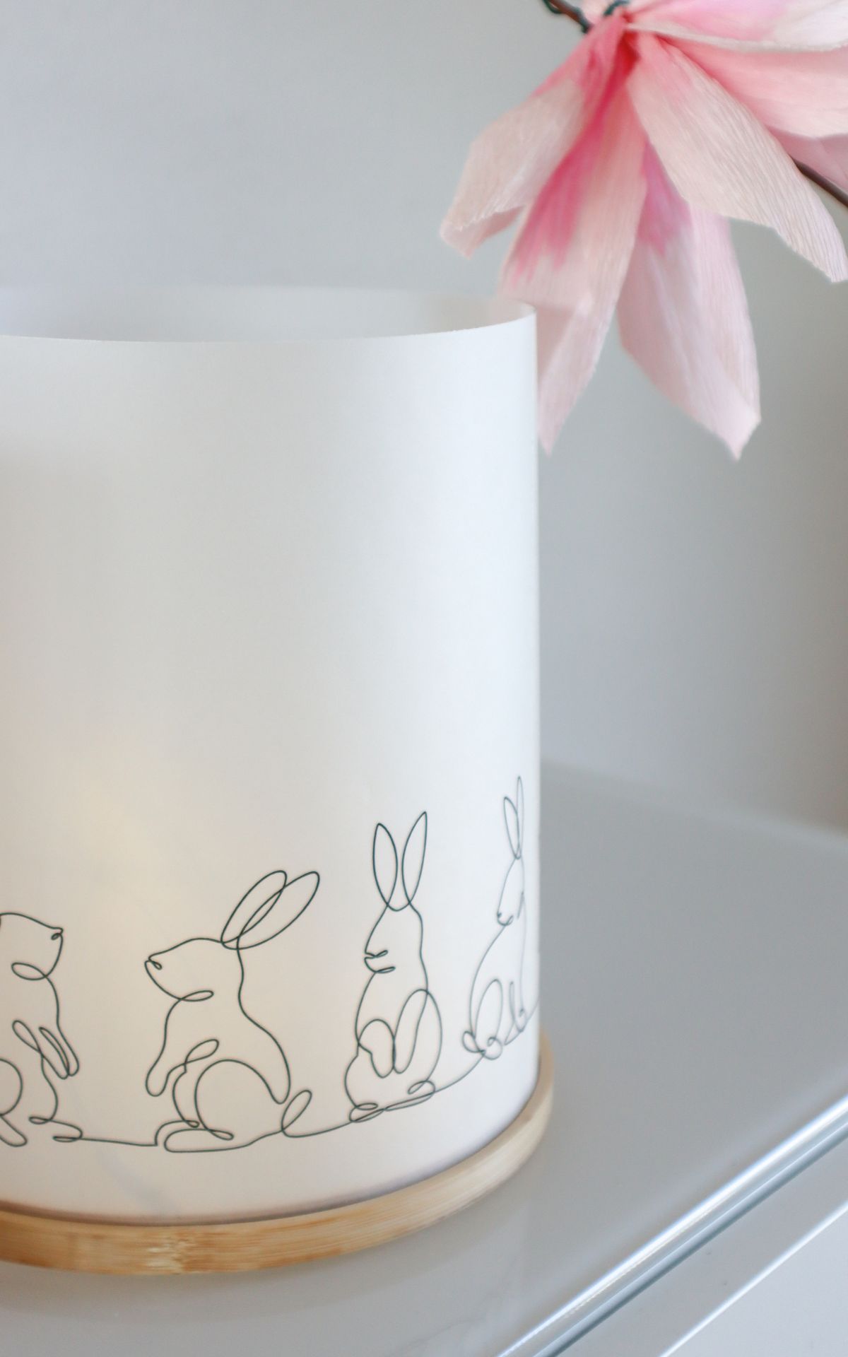 Windlichter für Ostern basteln: Anleitung + Vorlagen (DIY bekannt aus SWR Kaffee oder Tee) | Hoppelhas & Co.: So einfach bastelst du zauberhafte Windlichter für Ostern für deine Osterdeko oder fürs Kinderzimmer. Schritt-für-Schritt-Anleitung + Vorlagen