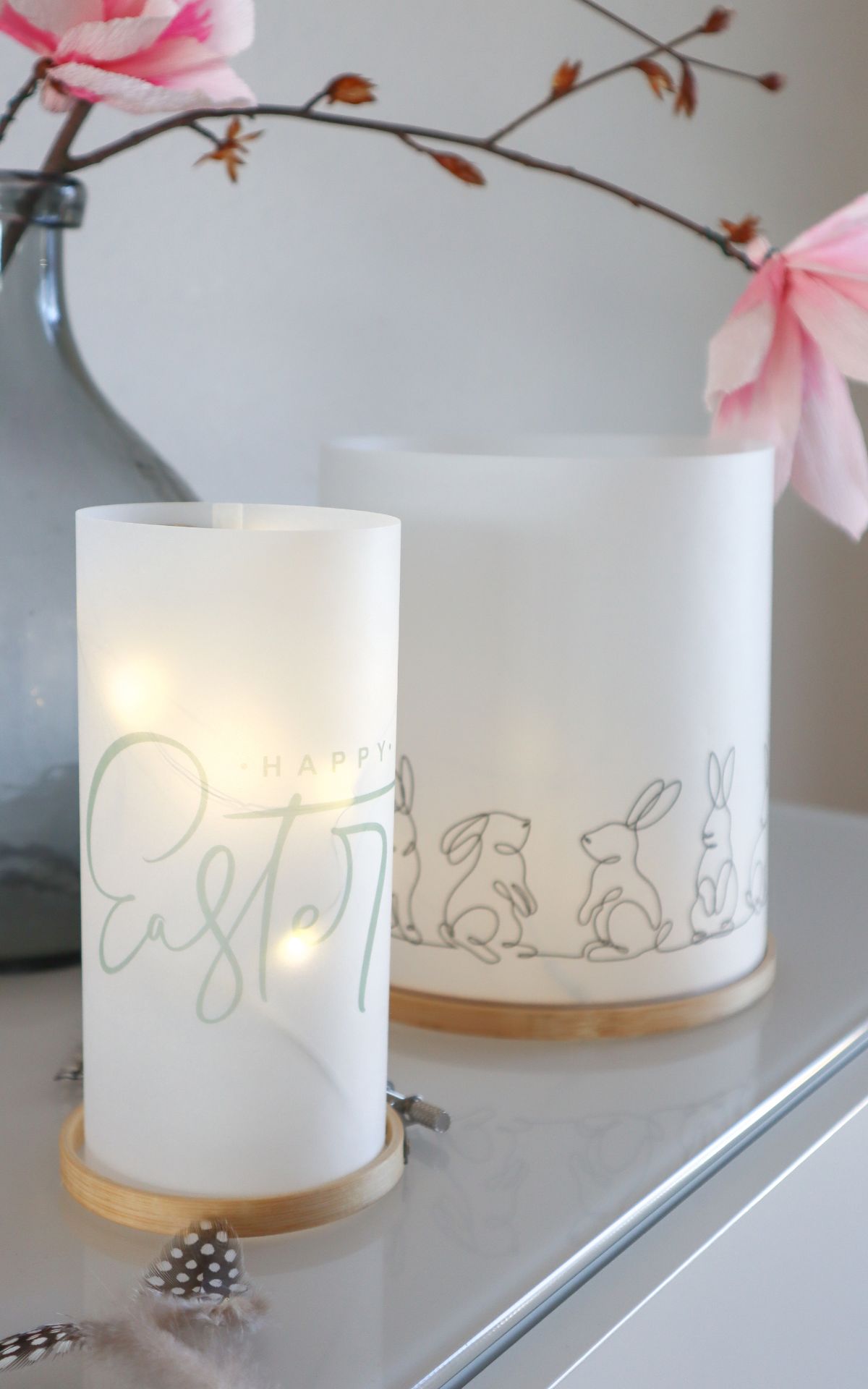 Windlichter für Ostern basteln: Anleitung + Vorlagen (DIY bekannt aus SWR Kaffee oder Tee) | Hoppelhas & Co.: So einfach bastelst du zauberhafte Windlichter für Ostern für deine Osterdeko oder fürs Kinderzimmer. Schritt-für-Schritt-Anleitung + Vorlagen