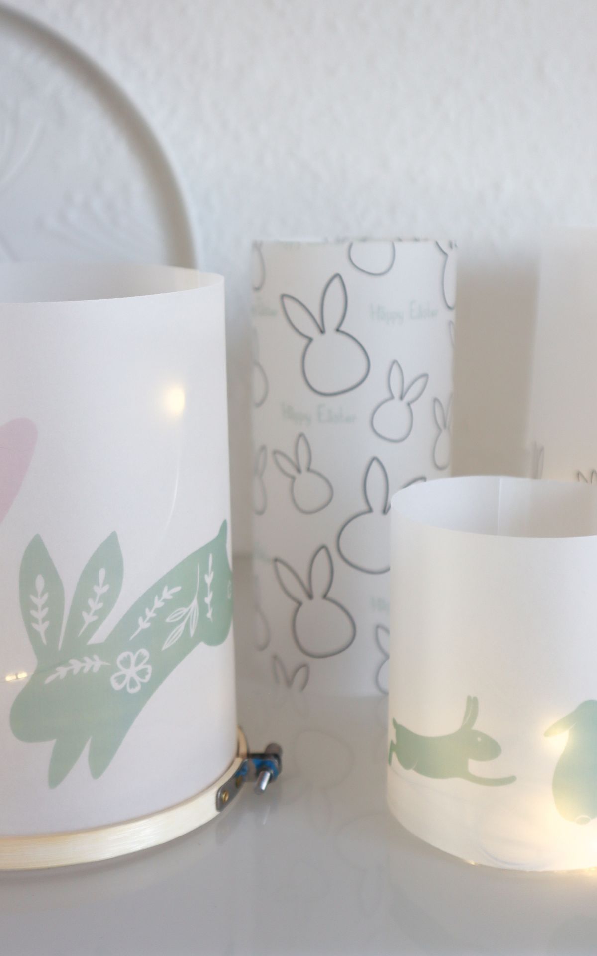 Windlichter für Ostern basteln: Anleitung + Vorlagen (DIY bekannt aus SWR Kaffee oder Tee) | Hoppelhas & Co.: So einfach bastelst du zauberhafte Windlichter für Ostern für deine Osterdeko oder fürs Kinderzimmer. Schritt-für-Schritt-Anleitung + Vorlagen