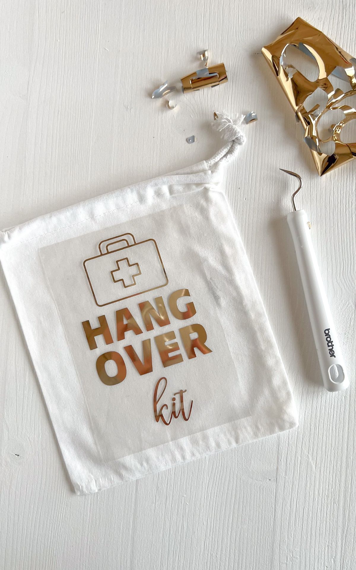 DIY Hangover Kit gegen den Kater nach dem Junggesellinnenabschied: Dieses JGA Geschenk rettet deine Girl Gang! ► Schritt-für-Schritt-Anleitung inkl. Checkliste | plotten