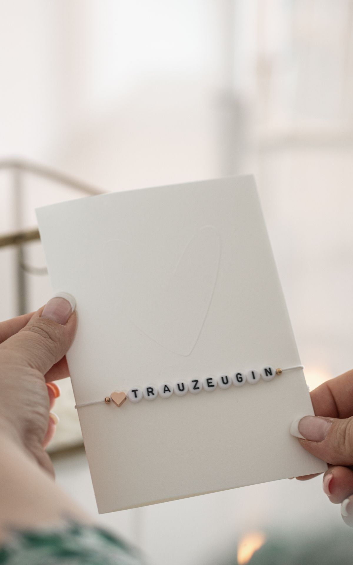 Du willst deine Trauzeugin fragen, ob sie die wichtige Aufgabe übernehmen möchte? Mit diesem DIY Trauzeugen Geschenk wird dein "Antrag" kreativ & unvergesslich.