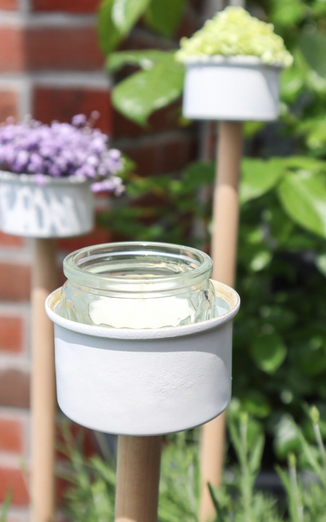Gartendeko selber machen Upcycling Idee Gartenfackeln aus Dosen