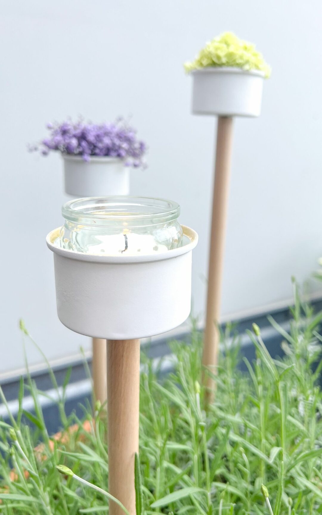 Gartendeko selber machen Upcycling Idee Gartenfackeln aus Dosen
