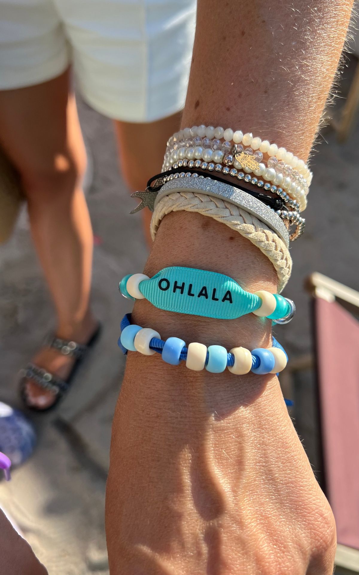 Komm vorbei & werde kreativ: Kostenlose Sommer DIY-Workshops im CANO Singen am 02. und 03.08.2024. Wir basteln Party-Armbänder und Sonnenfänger.
