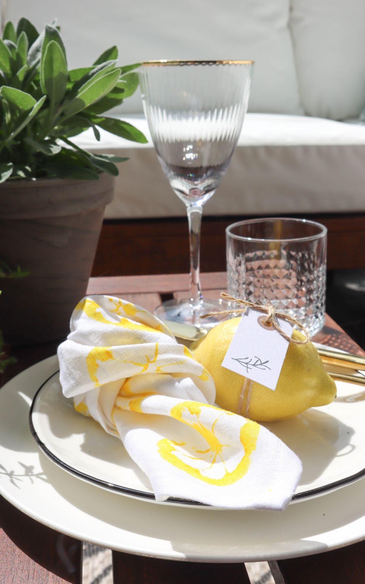 Stoff stempeln mit Zitronen für sommerfrische DIY Deko! 🍋 Meine einfache Stempel-Technik für Servietten, Geschirrtücher & Co. bekannt aus SWR & WDR Fernsehen.