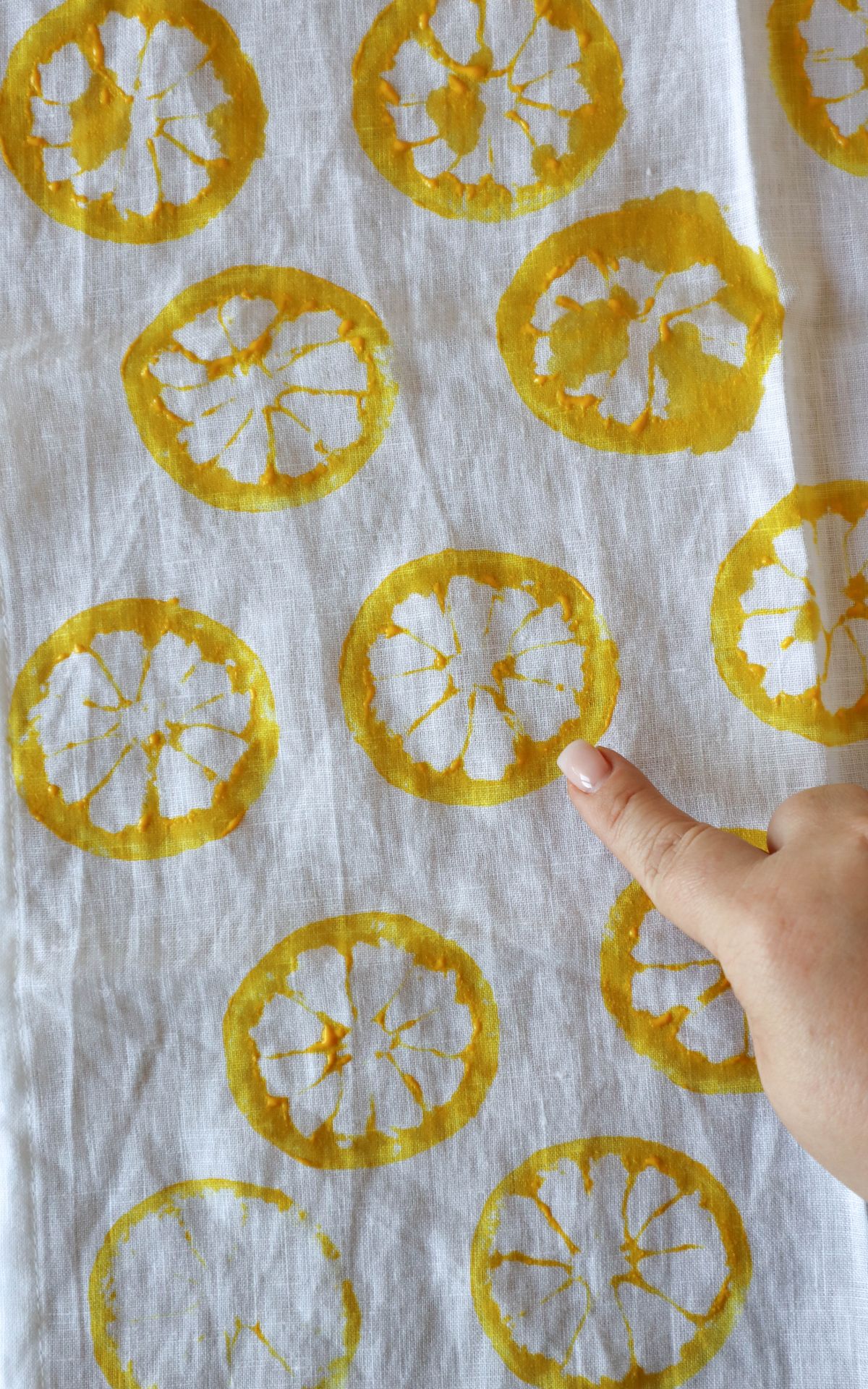 Stoff stempeln mit Zitronen: Sommerfrische DIY Deko Idee bekannt aus SWR & WDR | Kati Make It!