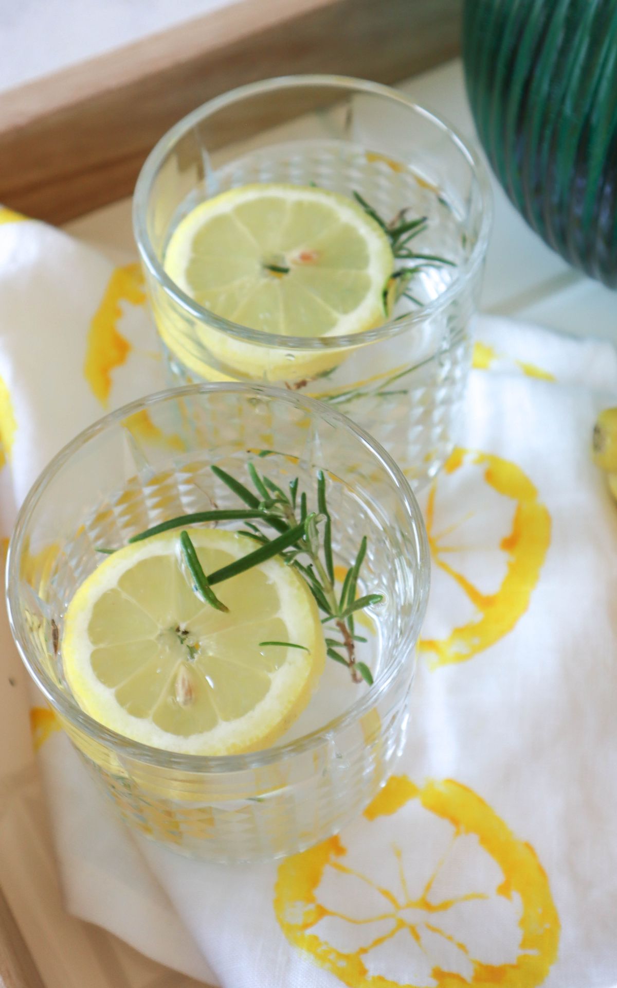 Zitronen-Limonade selber machen - Erfrischendes Sommer-Rezept