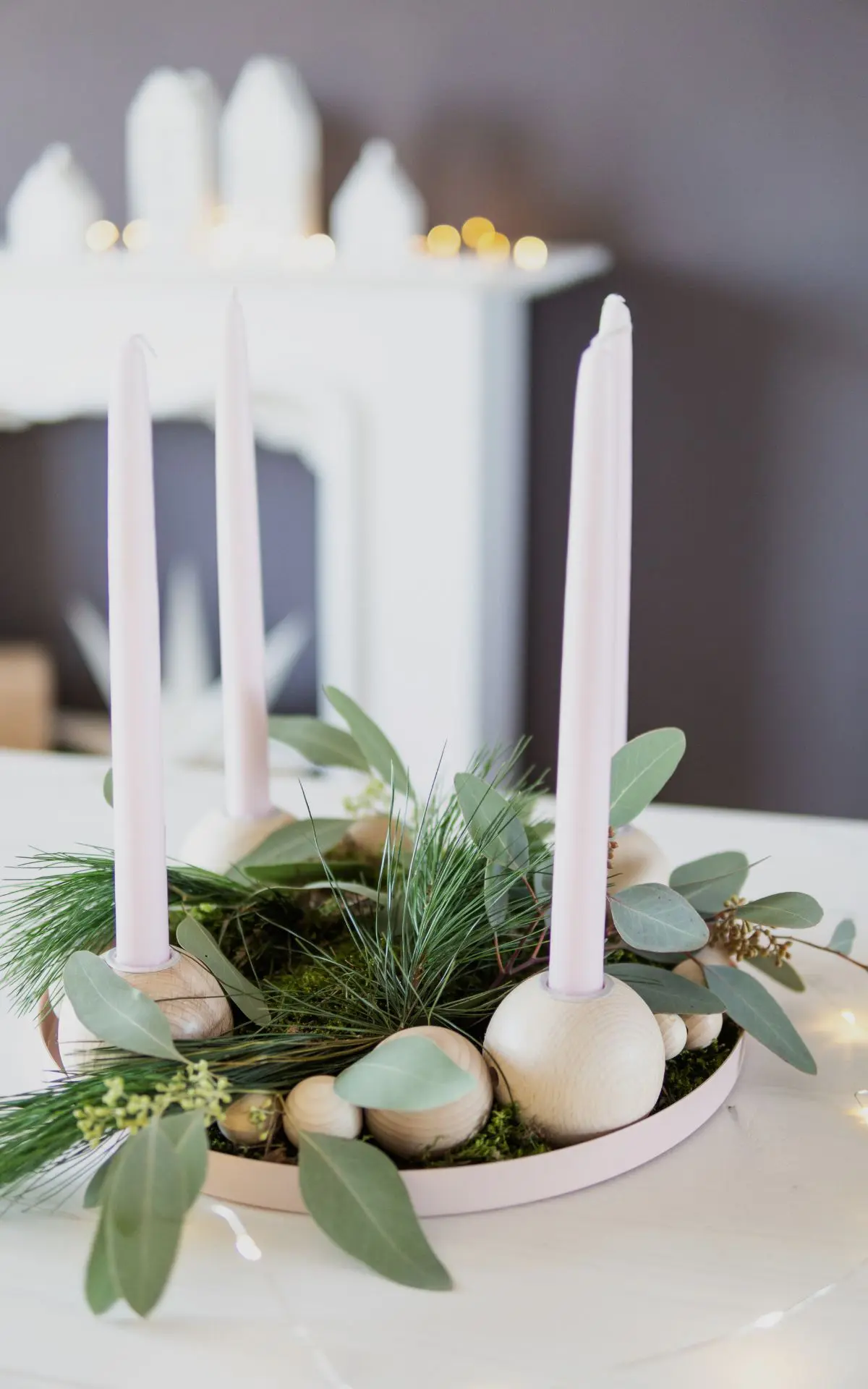Adventskranz basteln aus Holz-Kugeln