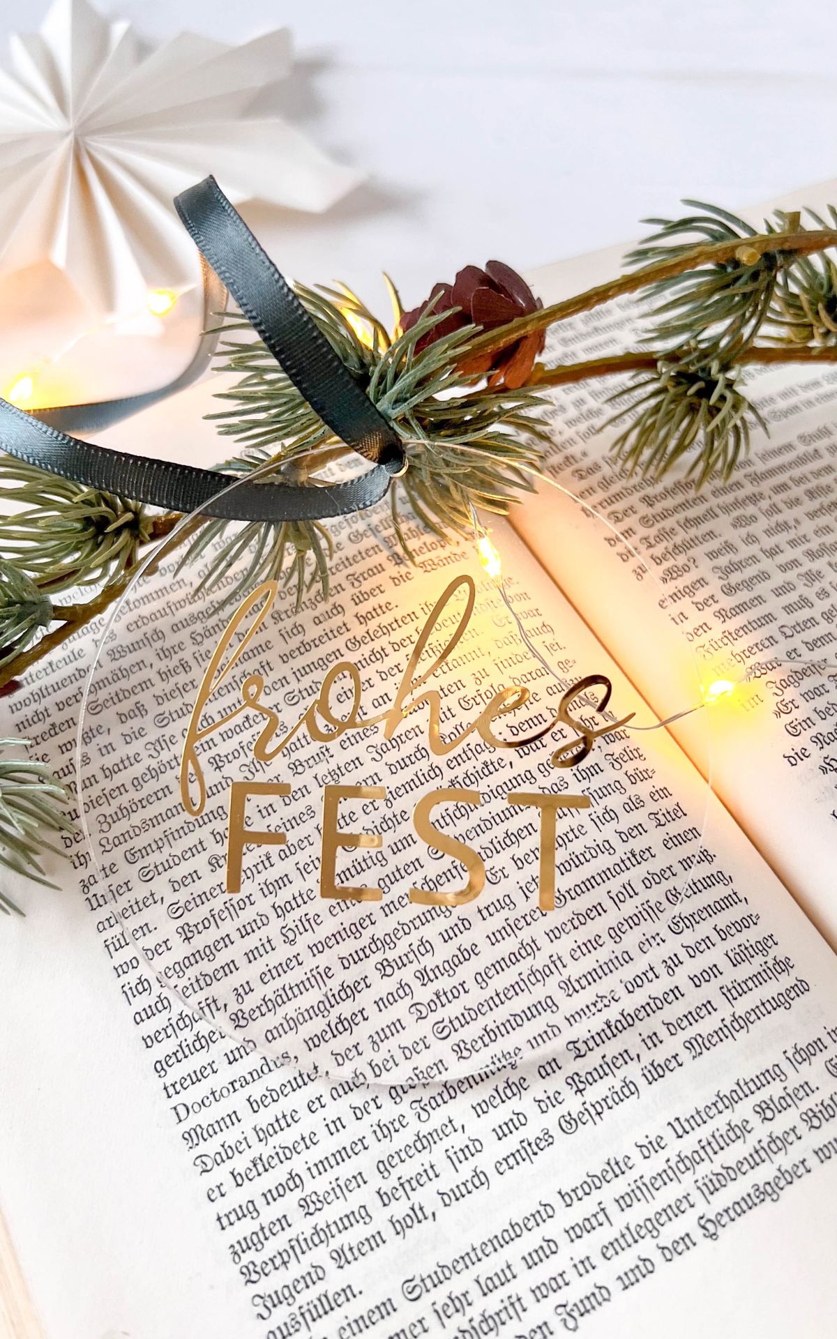 Erlebe festliche Kreativität im Breuningerland Ludwigsburg: Kostenlose DIY-Workshops mit Kati Make It 06. - 20.12.2024! Komm vorbei und lass dich inspirieren. Wir basteln: Nikolausstiefel, weihnachtliche WIndlichter und Baum-/Geschenkanhänger aus Acryglas