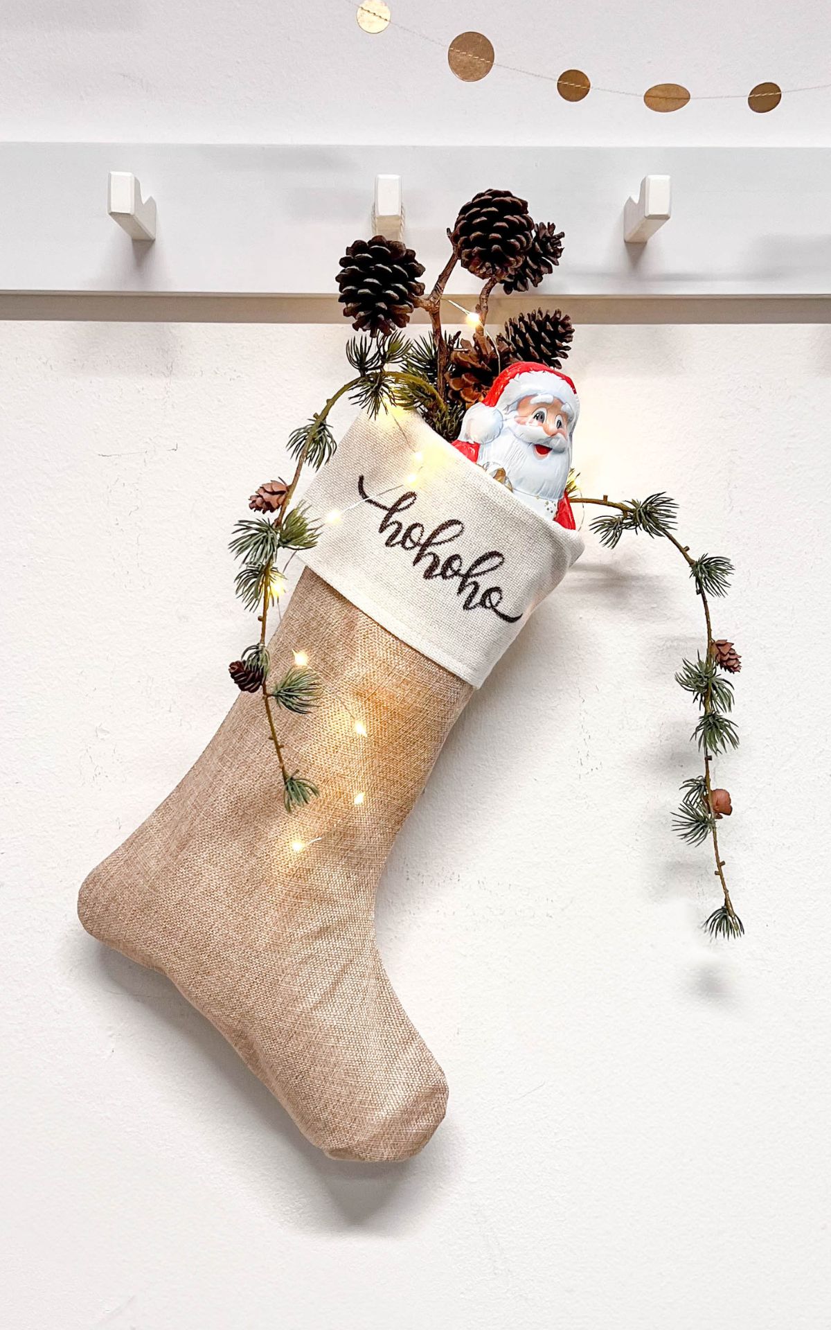 Erlebe festliche Kreativität im Breuningerland Ludwigsburg: Kostenlose DIY-Workshops mit Kati Make It 06. - 20.12.2024! Komm vorbei und lass dich inspirieren. Wir basteln: Nikolausstiefel, weihnachtliche WIndlichter und Baum-/Geschenkanhänger aus Acryglas