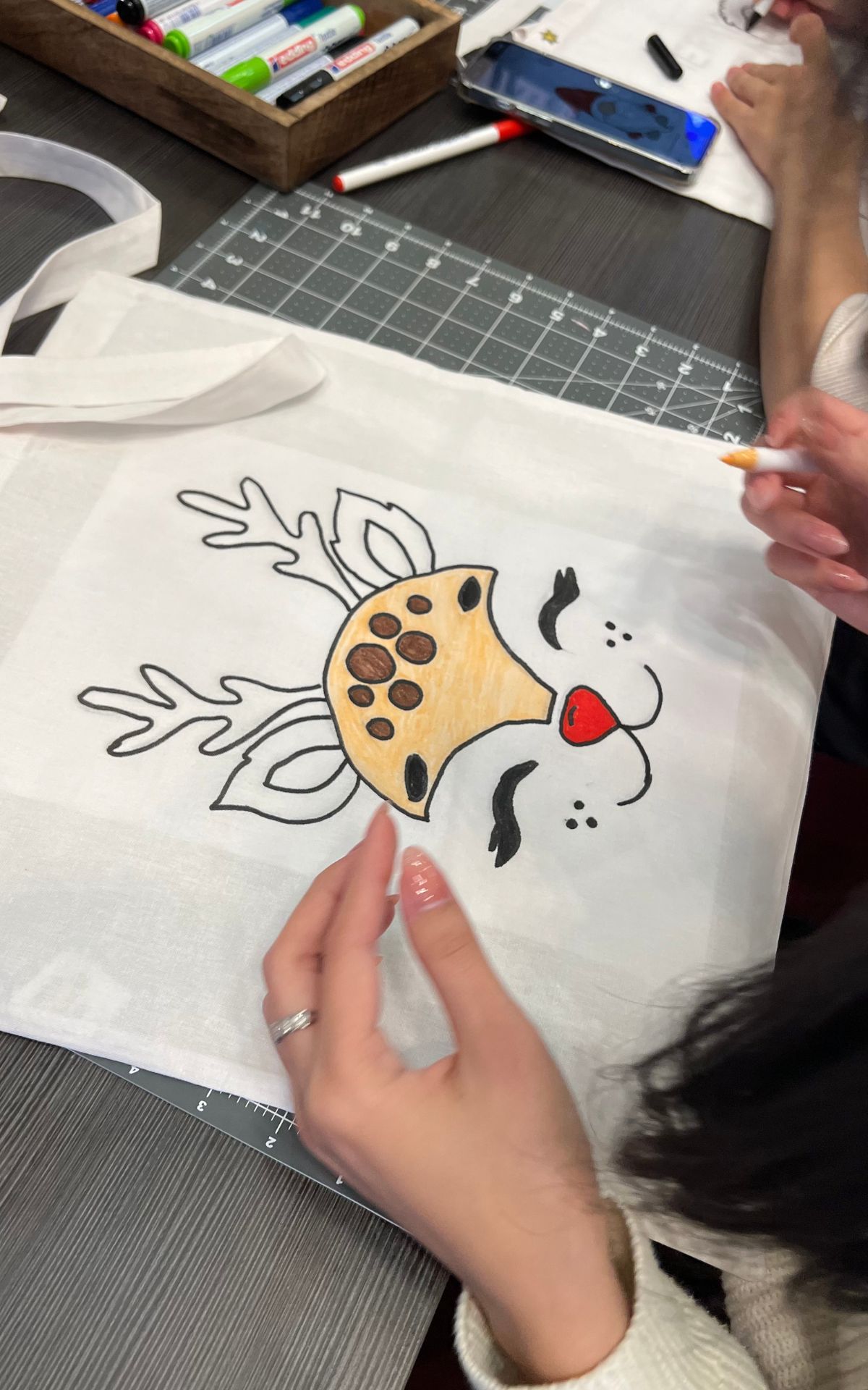 Kostenlose Weihnachts-Workshops im Christmas Garden Stuttgart! Erlebe mit mir unvergessliche Weihnachtsmomente in der Wilhelma und lass uns gemeinsam kreativ werden.