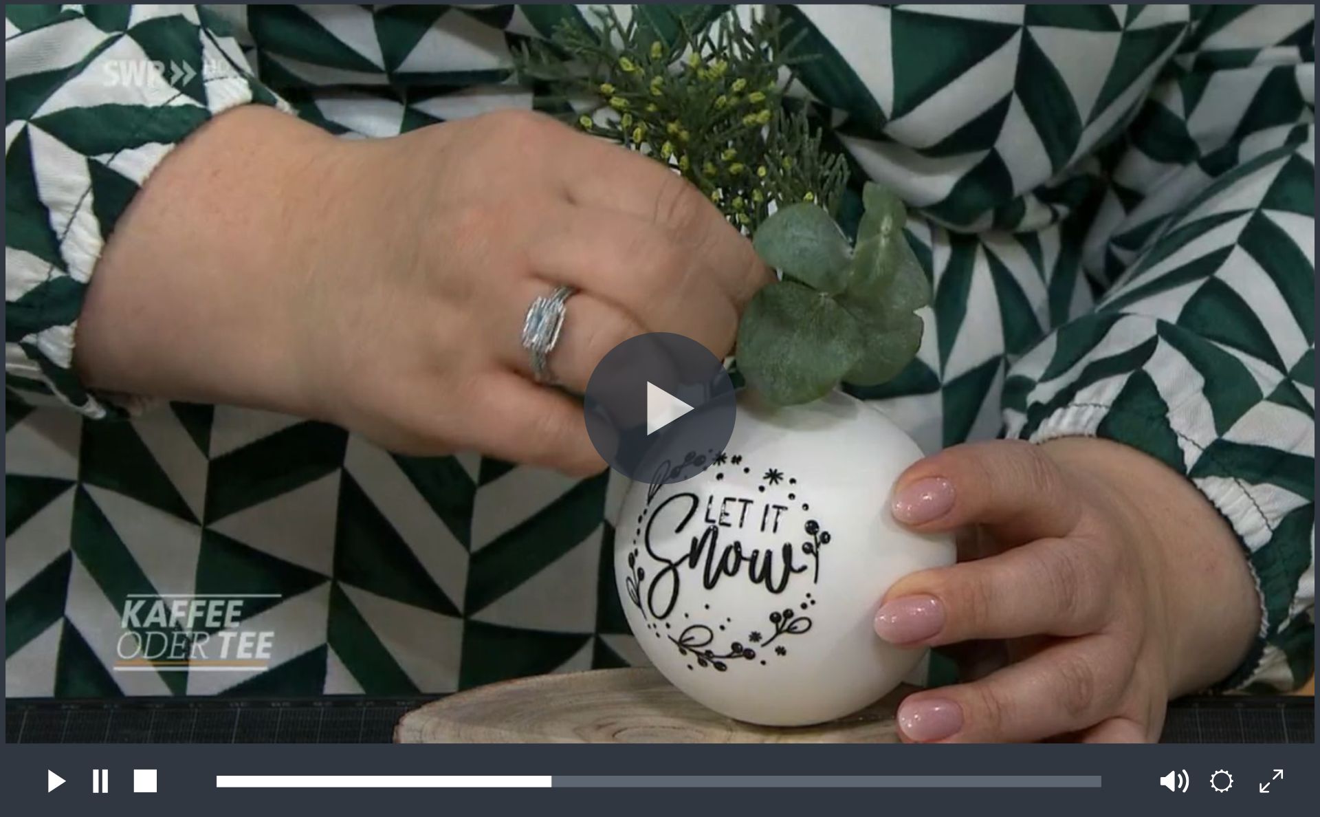 Weihnachtskugel DIY: Edle Tischdeko für Weihnachten basteln aus Christbaumkugeln | Kati Make It!
