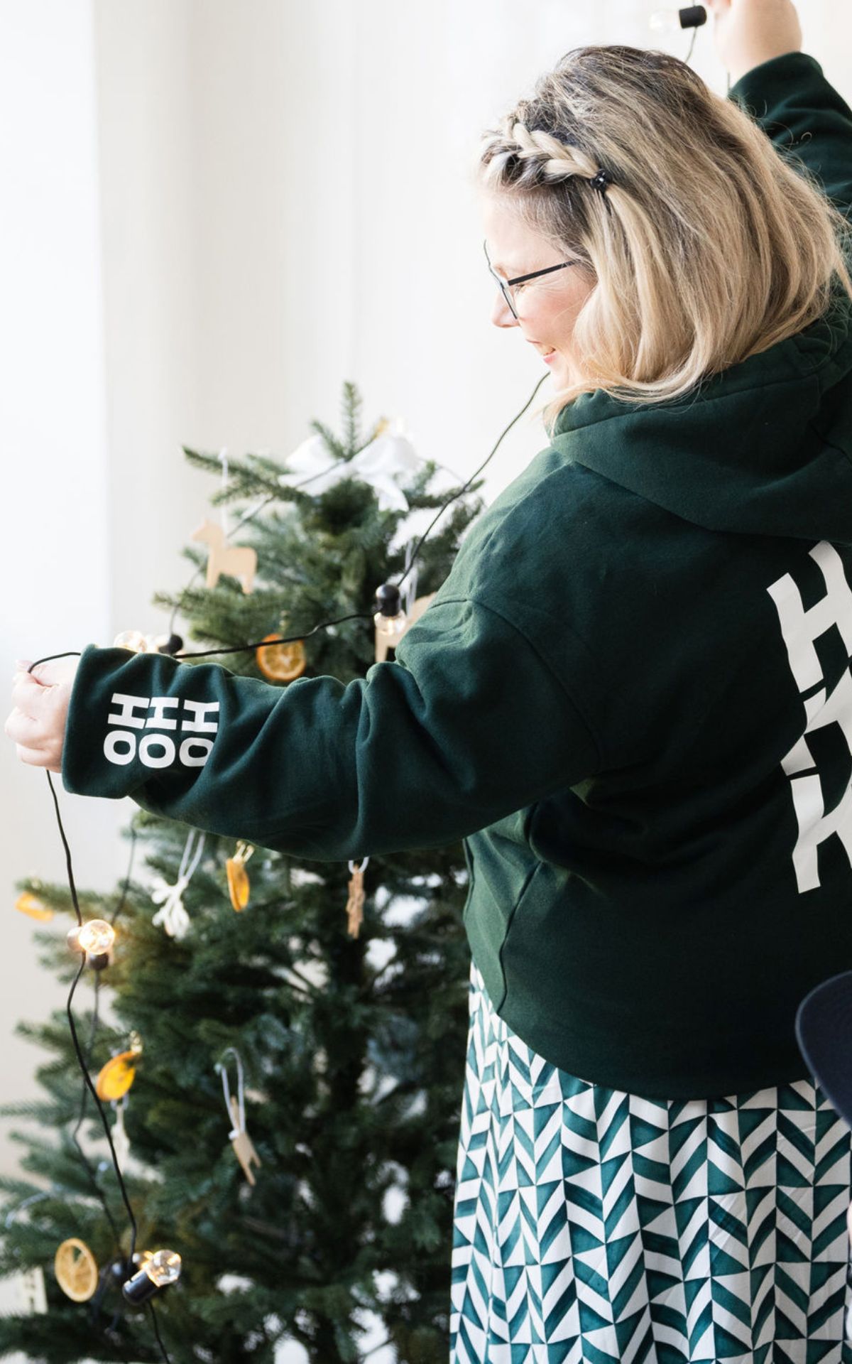 Weihnachtspullover selber gestalten mit Brother ScanNCut: Mit dieser einfachen DIY-Anleitung plottest du individuelle Weihnachtspullis für die ganze Familie. Perfekt für Anfänger!
