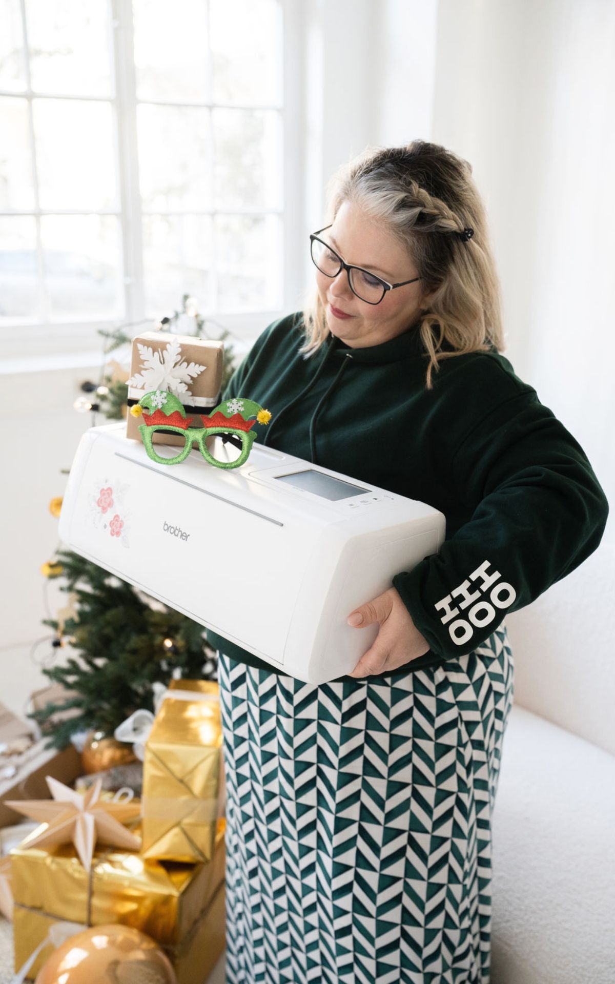 Weihnachtspullover selber gestalten mit Brother ScanNCut: Mit dieser einfachen DIY-Anleitung plottest du individuelle Weihnachtspullis für die ganze Familie. Perfekt für Anfänger!