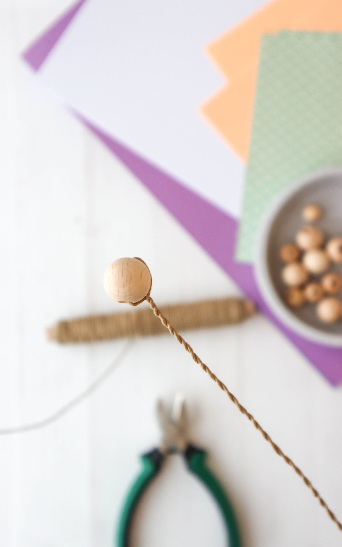 Papierblumen basteln leicht gemacht: Kreiere stilvolle DIY-Blumen aus Papier. Kreativ, vielseitig und perfekt als Geschenk oder Deko für dein Zuhause!