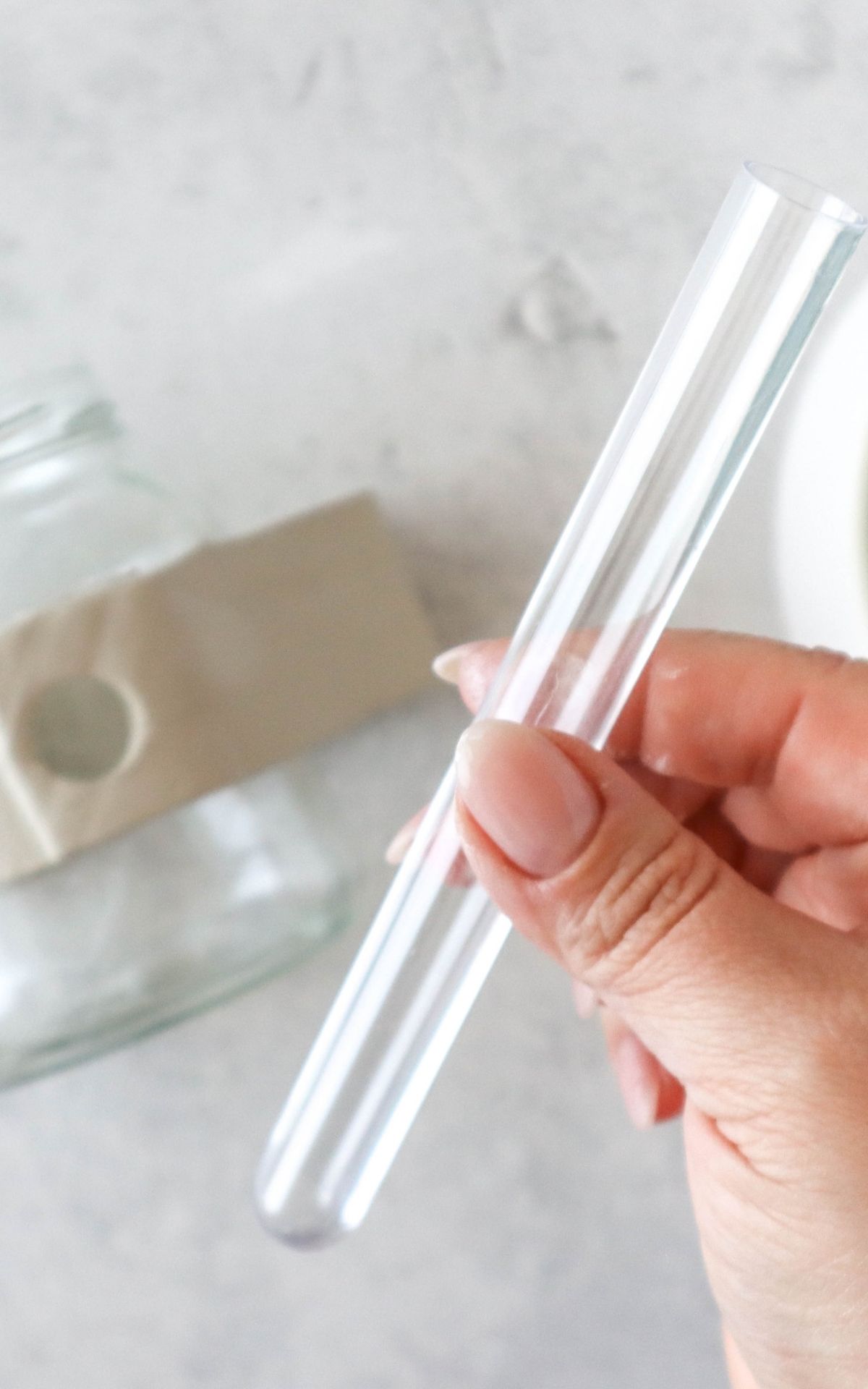 Lerne, wie du minimalistische Tonvasen selber machen kannst. Entdecke kreative DIY-Ideen für stilvolle, handgefertigte Deko-Unikate!