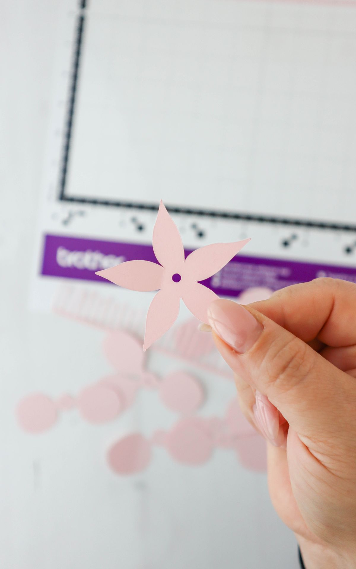 3D Blumen & Wellness Geschenk basteln: Mit dem Plotter entstehen Kirschblüten & Schriftzüge mit Japan-Flair für deine DIY Body Butter, Lippenbalsam & Peeling.