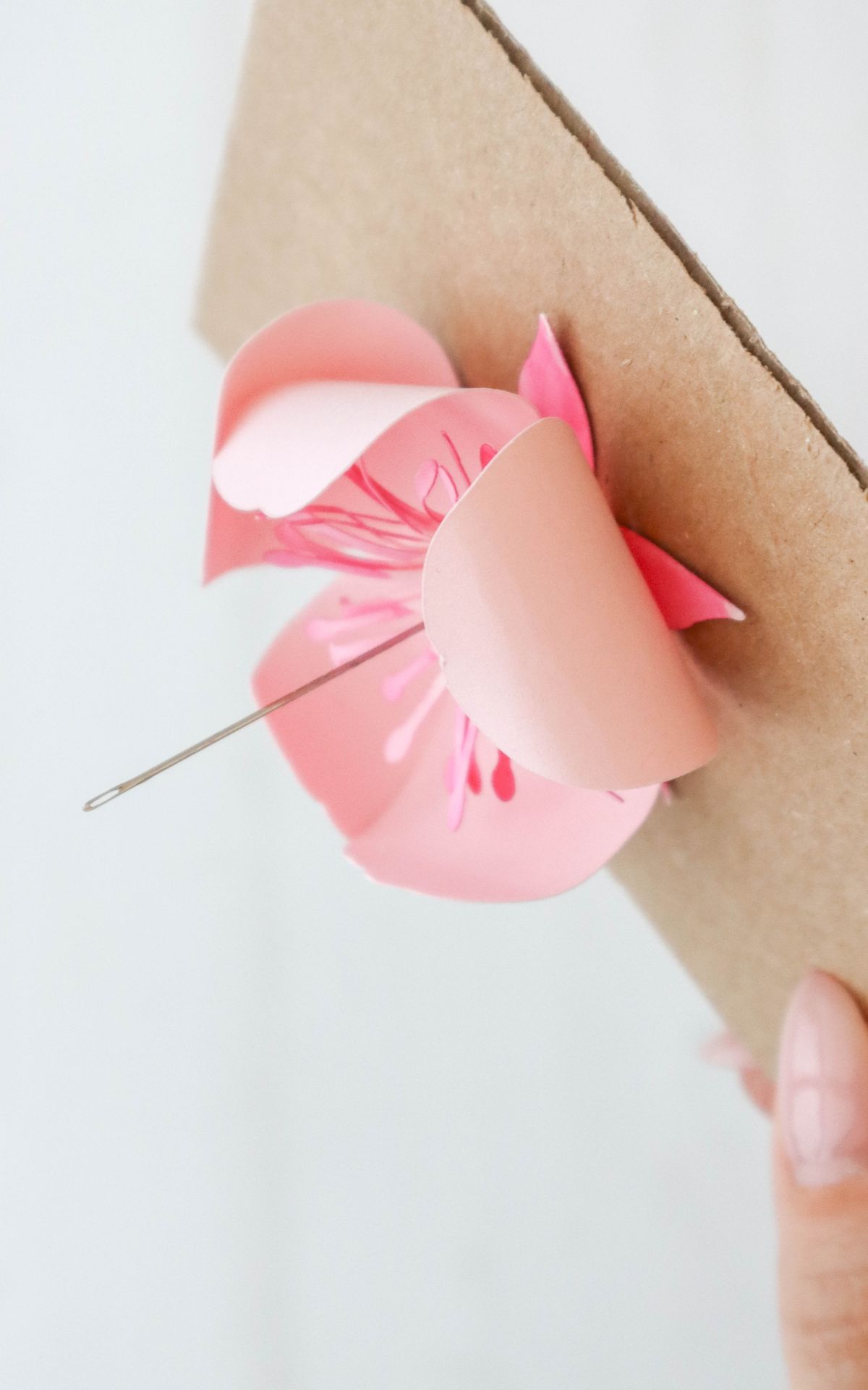 3D Blumen & Wellness Geschenk basteln: Mit dem Plotter entstehen Kirschblüten & Schriftzüge mit Japan-Flair für deine DIY Body Butter, Lippenbalsam & Peeling.