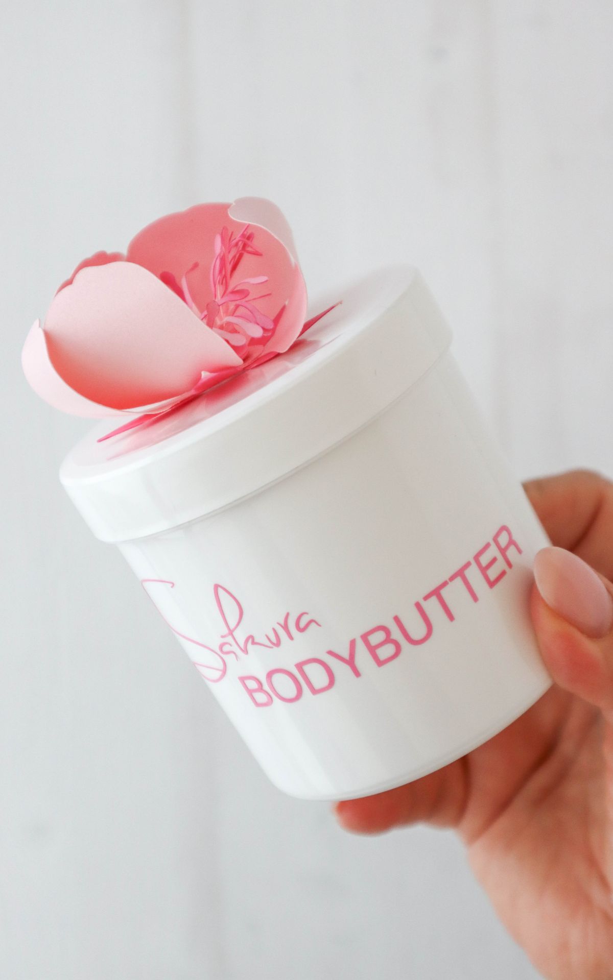 3D Blumen & Wellness Geschenk basteln: Mit dem Plotter entstehen Kirschblüten & Schriftzüge mit Japan-Flair für deine DIY Body Butter, Lippenbalsam & Peeling.