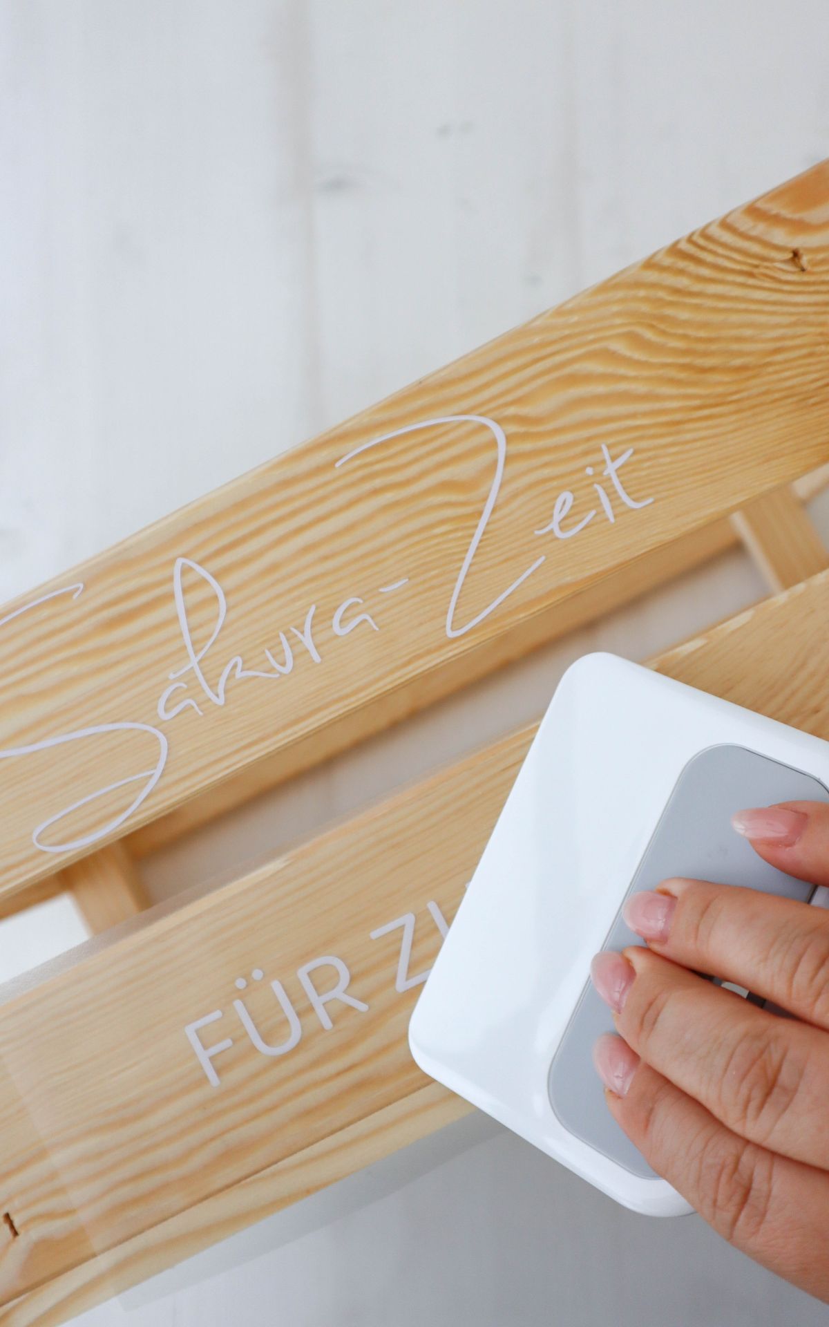 3D Blumen & Wellness Geschenk basteln: Mit dem Plotter entstehen Kirschblüten & Schriftzüge mit Japan-Flair für deine DIY Body Butter, Lippenbalsam & Peeling.