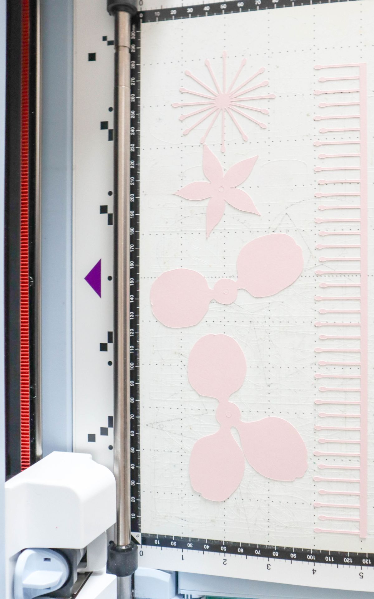 3D Blumen & Wellness Geschenk basteln: Mit dem Plotter entstehen Kirschblüten & Schriftzüge mit Japan-Flair für deine DIY Body Butter, Lippenbalsam & Peeling.
