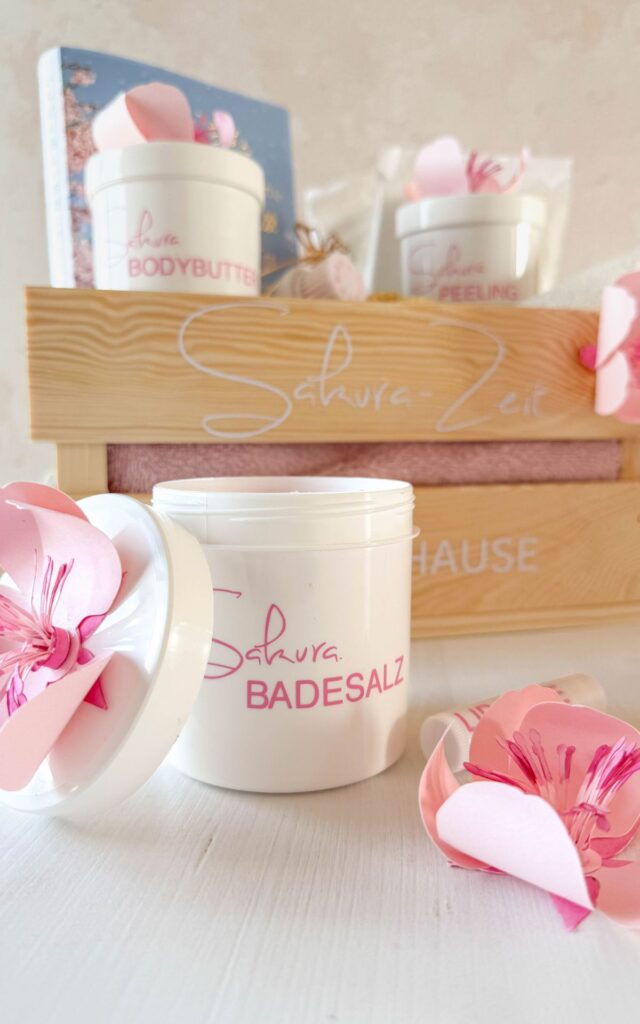 Wellness Geschenk basteln leicht gemacht: Plotter-Idee mit 3D Blumen basteln | Kati Make It!