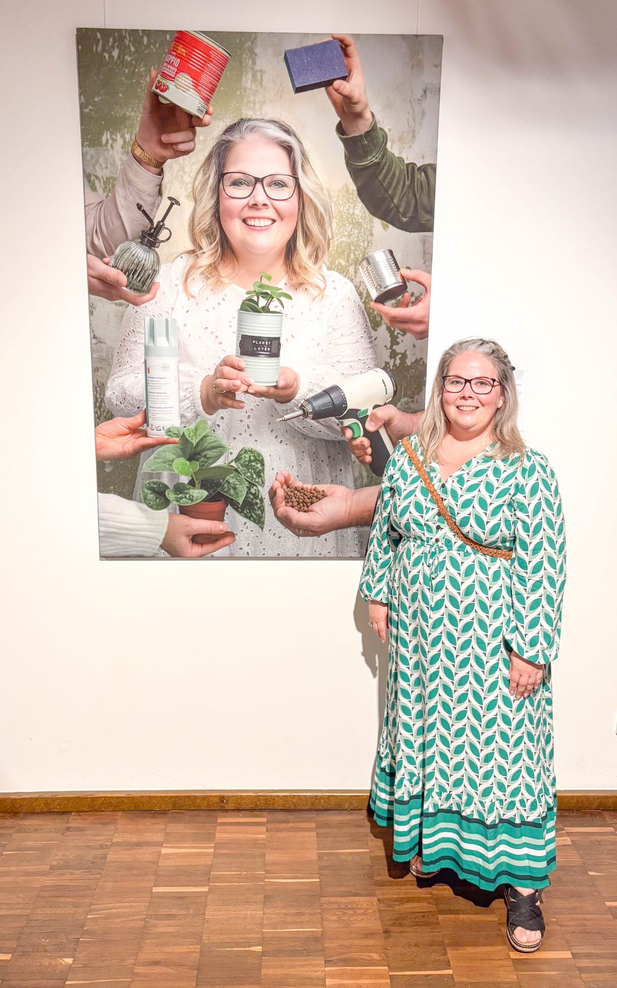 Faces of Climate Change II im WaldHaus Freiburg: Kati Jordan mit lebensgroßem Porträt, nachhaltigen DIY-Ideen & kreativen Upcycling Workshops.