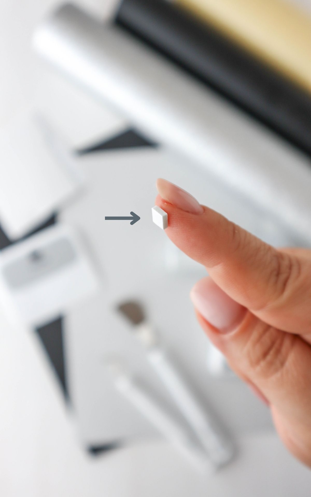 Basteln für Silvester: Funkelnde DIY Ideen für Girlanden und Tischdeko zu Silvester Glitzernde Silvesterdeko basteln mit Plotter: DIY-Ideen für Girlanden, Glücksgläser und Sektgläser in Gold und Schwarz. Perfekt für deine Silvesterparty!