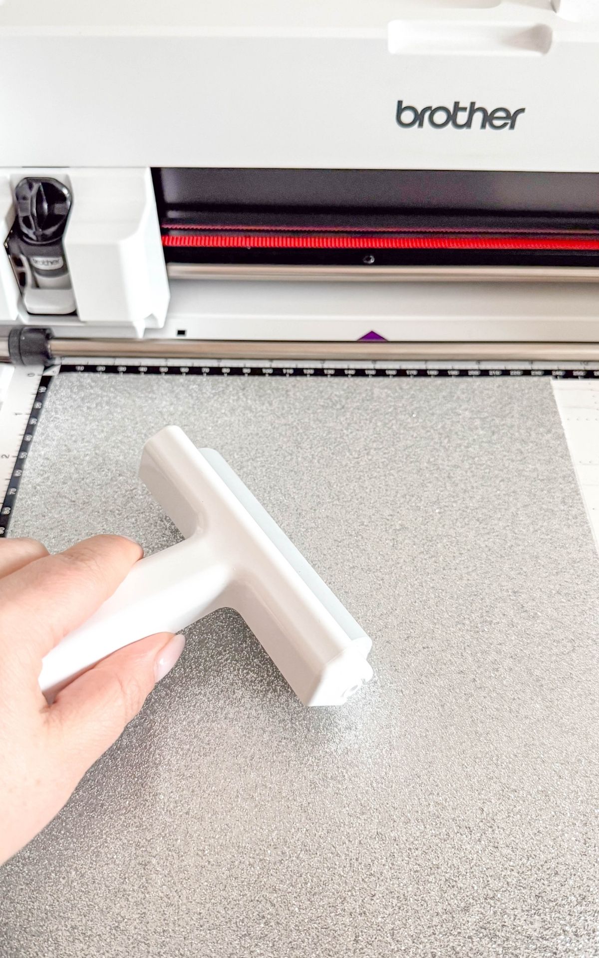 Basteln für Silvester: Funkelnde DIY Ideen für Girlanden und Tischdeko zu Silvester Glitzernde Silvesterdeko basteln mit Plotter: DIY-Ideen für Girlanden, Glücksgläser und Sektgläser in Gold und Schwarz. Perfekt für deine Silvesterparty!