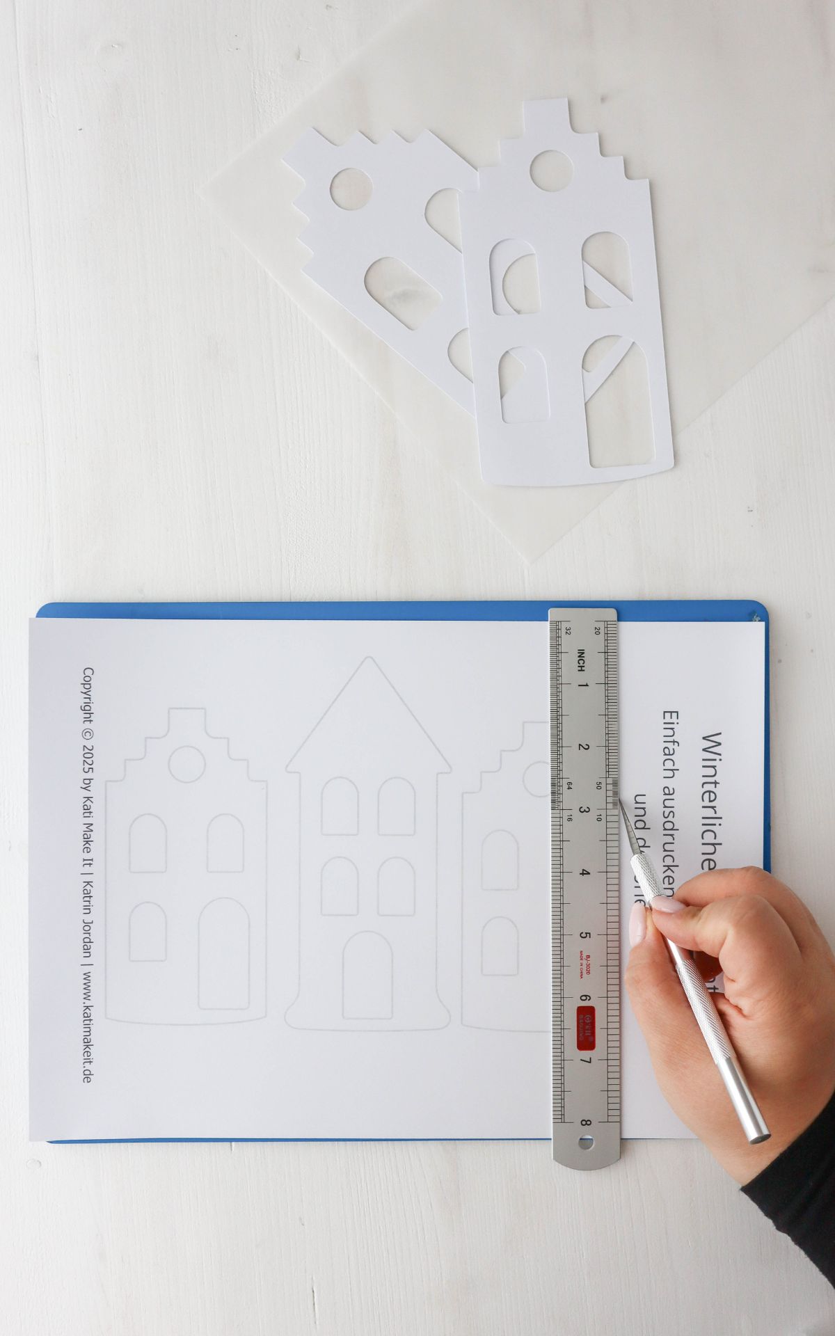 Adventsdeko selber machen: DIY Papierkranz mit Lichterhäusern basteln (bekannt aus SWR) Lichterhäuser aus Papier basteln und als leuchtenden Kranz arrangieren – so entsteht eine stimmungsvolle Adventsdeko zum Selbermachen.